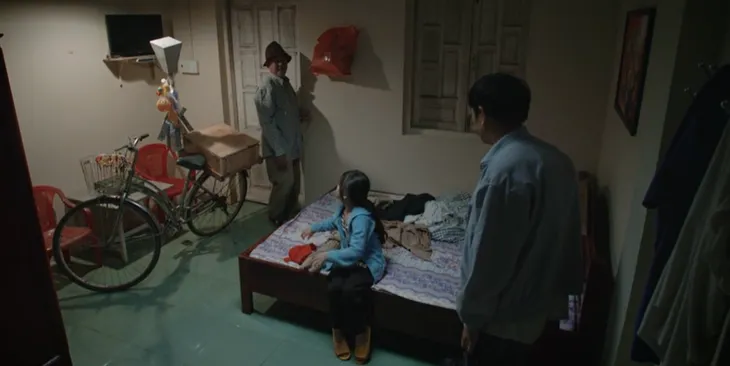Mẹ rơm - Tập 24: Hồng ngỡ ngàng khi thấy cha con Mô bị ức hiếp - Ảnh 9. Mẹ rơm - Tập 24: Hồng ngỡ ngàng khi thấy cha con Mô bị ức hiếp - Ảnh 9.