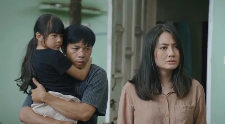 Mẹ rơm - Tập 24: Hồng ngỡ ngàng khi thấy cha con Mô bị ức hiếp - Ảnh 15. Mẹ rơm - Tập 24: Hồng ngỡ ngàng khi thấy cha con Mô bị ức hiếp - Ảnh 15.