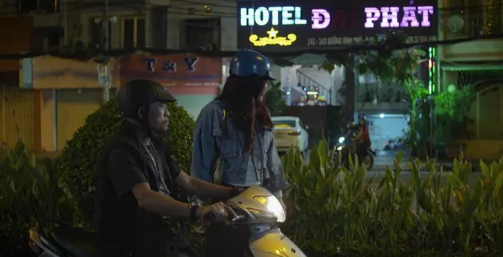 Mẹ rơm - Tập 24: Hồng ngỡ ngàng khi thấy cha con Mô bị ức hiếp - Ảnh 1. Mẹ rơm - Tập 24: Hồng ngỡ ngàng khi thấy cha con Mô bị ức hiếp - Ảnh 1.