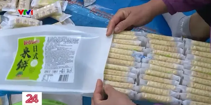 Thủ đoạn sản xuất bánh gạo giả mạo xuất xứ nước ngoài - Ảnh 2. Thủ đoạn sản xuất bánh gạo giả mạo xuất xứ nước ngoài - Ảnh 2.