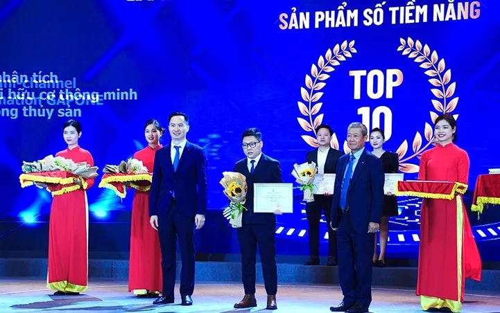 Vinh danh giải thưởng Sản phẩm số Make in Viet Nam 2022 - Ảnh 1. Vinh danh giải thưởng Sản phẩm số Make in Viet Nam 2022 - Ảnh 1.