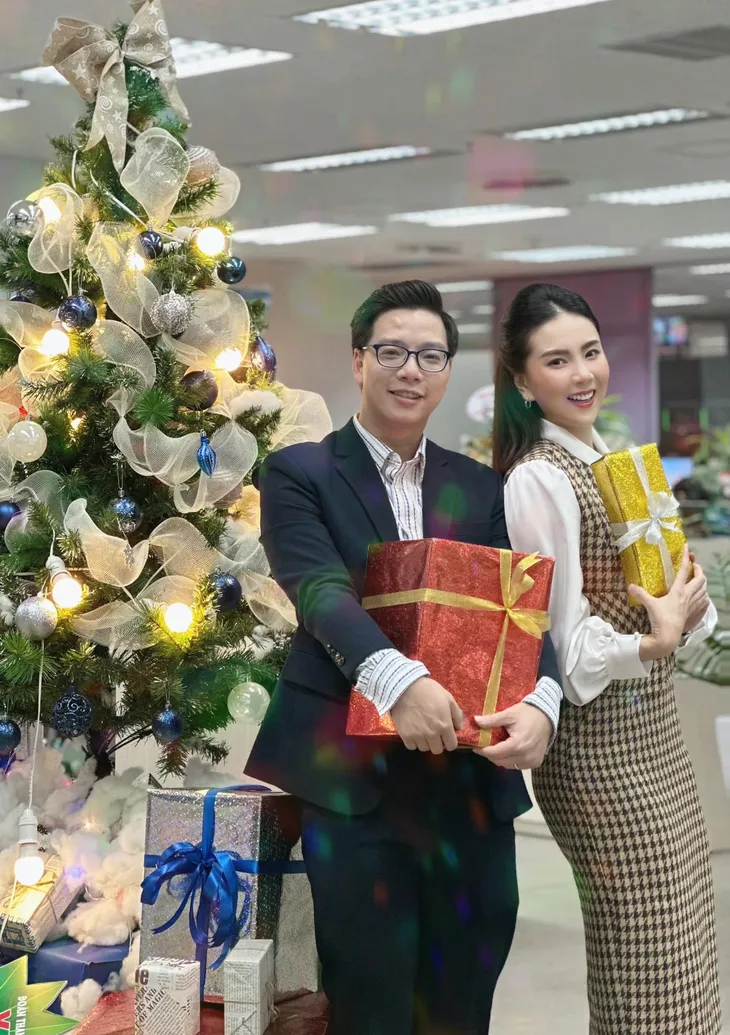 Sao Việt trang hoàng nhà cửa lộng lẫy đón Giáng sinh - Ảnh 6. Sao Việt trang hoàng nhà cửa lộng lẫy đón Giáng sinh - Ảnh 6.