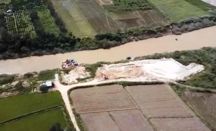 Nóng tình trạng khai thác đất mặt trái phép ở Tây Nguyên - Ảnh 1. Nóng tình trạng khai thác đất mặt trái phép ở Tây Nguyên - Ảnh 1.