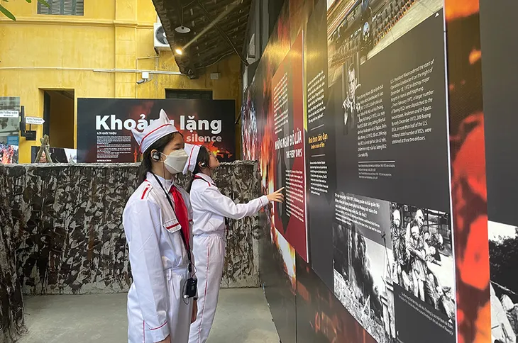 Tái hiện một phần ký ức Hà Nội - Điện Biên Phủ trên không - Ảnh 7. Tái hiện một phần ký ức Hà Nội - Điện Biên Phủ trên không - Ảnh 7.
