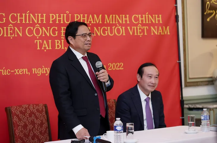 Thủ tướng Phạm Minh Chính gặp gỡ cộng đồng người Việt Nam tại Bỉ - Ảnh 2. Thủ tướng Phạm Minh Chính gặp gỡ cộng đồng người Việt Nam tại Bỉ - Ảnh 2.