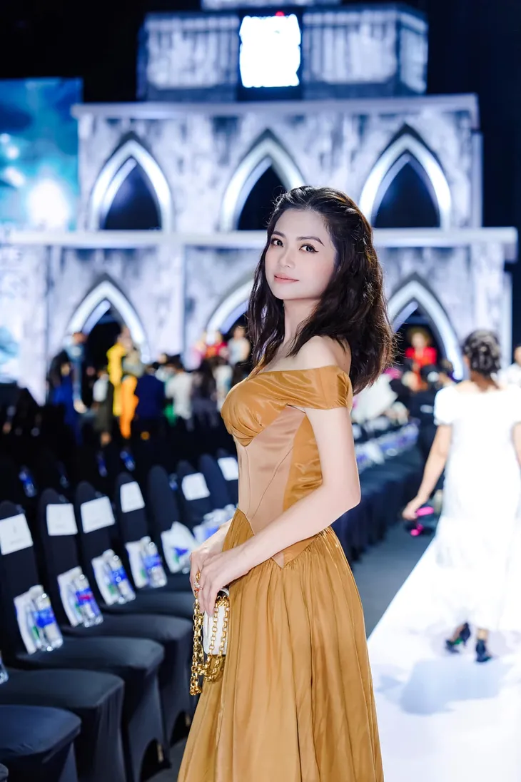 Sao Việt ngày 16/12: Phanh Lee - Kiều Anh đón sinh nhật, MC Liêu Hà Trinh sắp làm mẹ - Ảnh 2. Sao Việt ngày 16/12: Phanh Lee - Kiều Anh đón sinh nhật, MC Liêu Hà Trinh sắp làm mẹ - Ảnh 2.