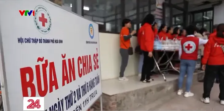Việc tử tế: Sẻ chia yêu thương, tiếp sức người bệnh - Ảnh 4. Việc tử tế: Sẻ chia yêu thương, tiếp sức người bệnh - Ảnh 4.