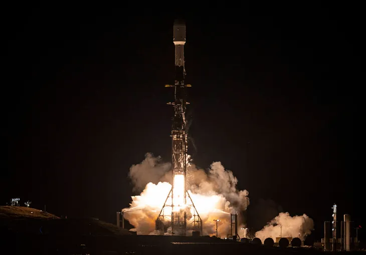 NASA phóng vệ tinh đầu tiên khảo sát nước trên bề mặt Trái đất - Ảnh 1. NASA phóng vệ tinh đầu tiên khảo sát nước trên bề mặt Trái đất - Ảnh 1.