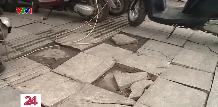Hà Nội: Tạm dừng việc sử dụng hè phố làm điểm đỗ xe ô tô - Ảnh 2.