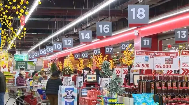 “Nở rộ” hàng giả, hàng nhái dịp cuối năm - Ảnh 1. “Nở rộ” hàng giả, hàng nhái dịp cuối năm - Ảnh 1.