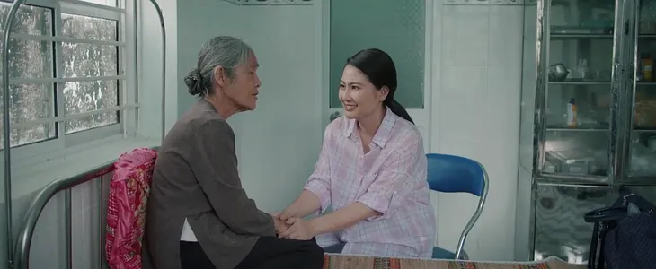 Mẹ rơm - Tập 27: Dì Năm và Hồng tung chiêu dằn mặt vợ chồng Khoản - Ảnh 12. Mẹ rơm - Tập 27: Dì Năm và Hồng tung chiêu dằn mặt vợ chồng Khoản - Ảnh 12.