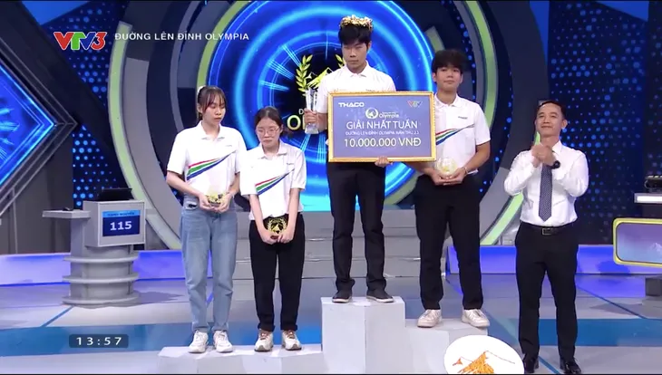 Đường lên đỉnh Olympia 23: Chiến thắng câu hỏi phụ, nam sinh Hưng Yên giành vé vào cuộc thi Tháng - Ảnh 6. Đường lên đỉnh Olympia 23: Chiến thắng câu hỏi phụ, nam sinh Hưng Yên giành vé vào cuộc thi Tháng - Ảnh 6.