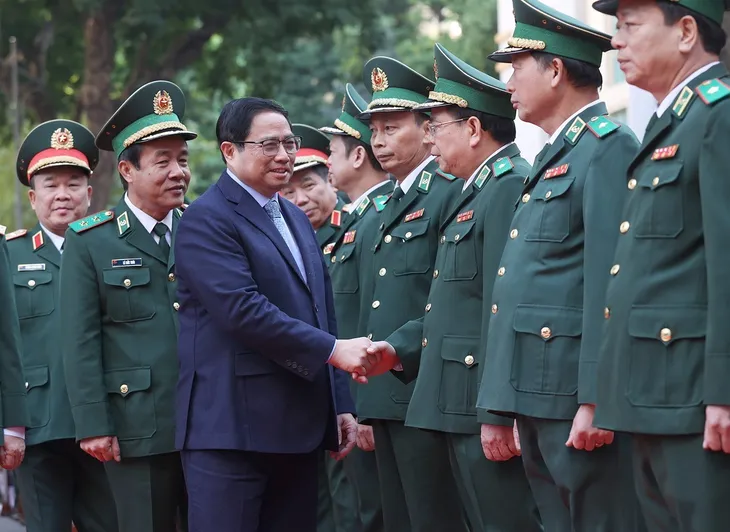 Phát huy sức mạnh tổng hợp để bảo vệ vững chắc chủ quyền lãnh thổ, an ninh biên giới quốc gia - Ảnh 2. Phát huy sức mạnh tổng hợp để bảo vệ vững chắc chủ quyền lãnh thổ, an ninh biên giới quốc gia - Ảnh 2.