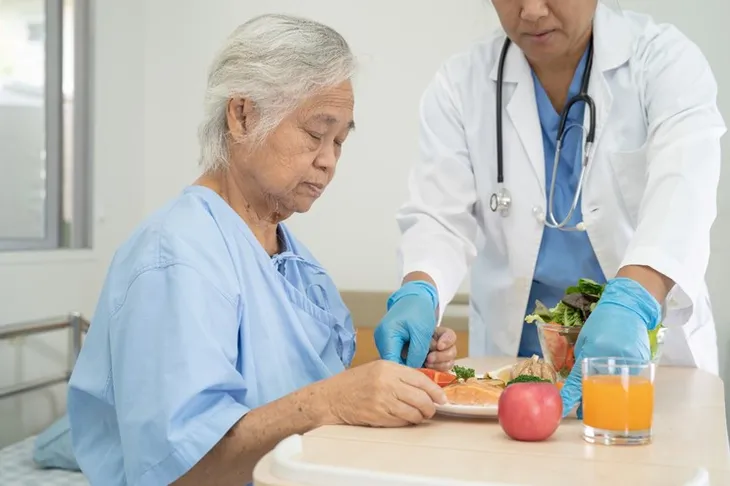 Dinh dưỡng hàng ngày cho sức khoẻ dẻo dai tuổi ngoài 60 - Ảnh 1. Dinh dưỡng hàng ngày cho sức khoẻ dẻo dai tuổi ngoài 60 - Ảnh 1.