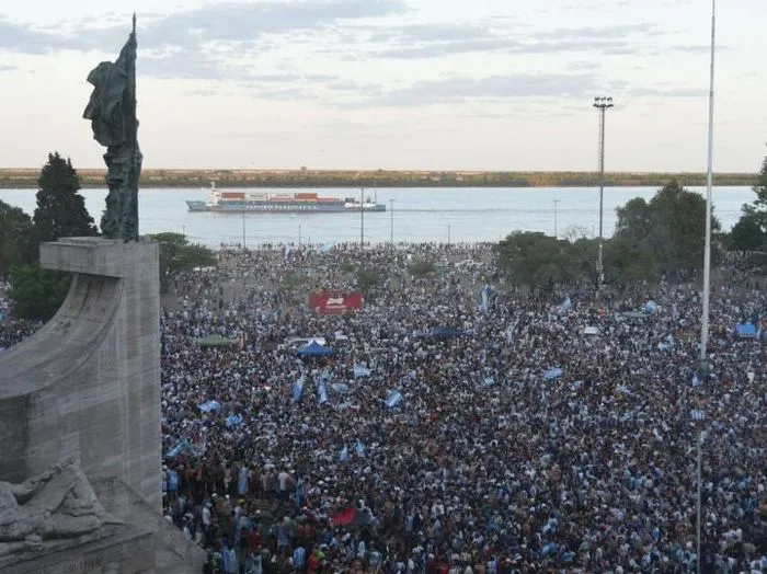 Biển người ăn mừng Argentina vô địch World Cup - Ảnh 5.