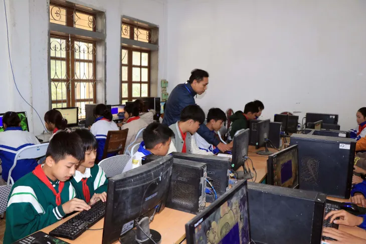 Sơn La: Cần giải pháp dài hơi để giải quyết tình trạng thiếu giáo viên tiếng Anh, Tin học - Ảnh 1. Sơn La: Cần giải pháp dài hơi để giải quyết tình trạng thiếu giáo viên tiếng Anh, Tin học - Ảnh 1.