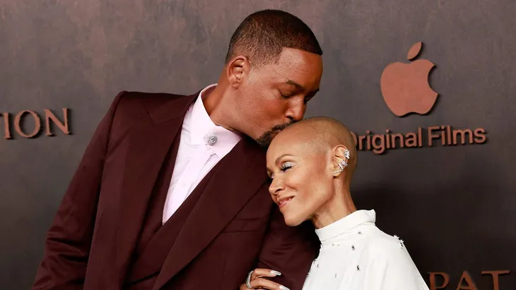 Will Smith và vợ lần đầu xuất hiện trên thảm đỏ hậu cái tát Oscar - Ảnh 3. Will Smith và vợ lần đầu xuất hiện trên thảm đỏ hậu cái tát Oscar - Ảnh 3.