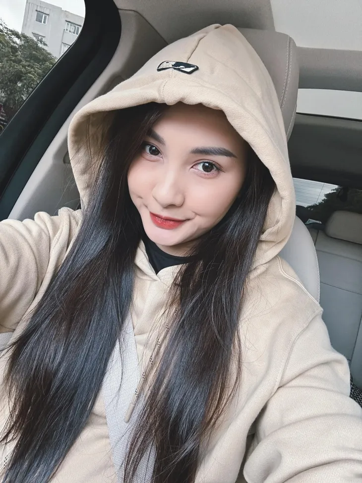 Bỏ xa Phương Hành trình công lý, Hồng Diễm cực chất giữa trời đông - Ảnh 2. Bỏ xa Phương Hành trình công lý, Hồng Diễm cực chất giữa trời đông - Ảnh 2.