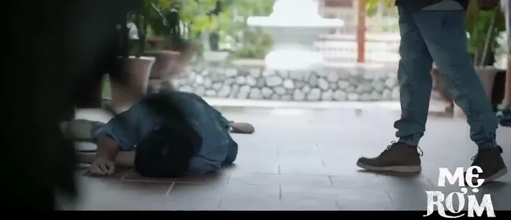 Mẹ rơm - Tập 19: Khoản bị đánh lên bờ xuống ruộng - Ảnh 4. Mẹ rơm - Tập 19: Khoản bị đánh lên bờ xuống ruộng - Ảnh 4.
