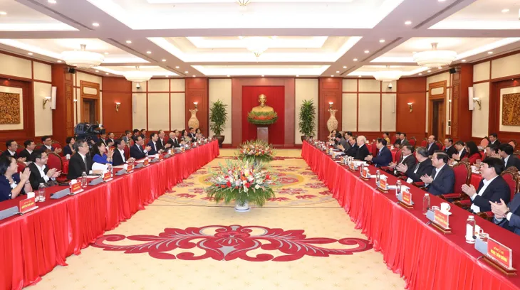 Bộ Chính trị thống nhất ban hành Nghị quyết về phương hướng, nhiệm vụ phát triển Thành phố Hồ Chí Minh - Ảnh 2. Bộ Chính trị thống nhất ban hành Nghị quyết về phương hướng, nhiệm vụ phát triển Thành phố Hồ Chí Minh - Ảnh 2.