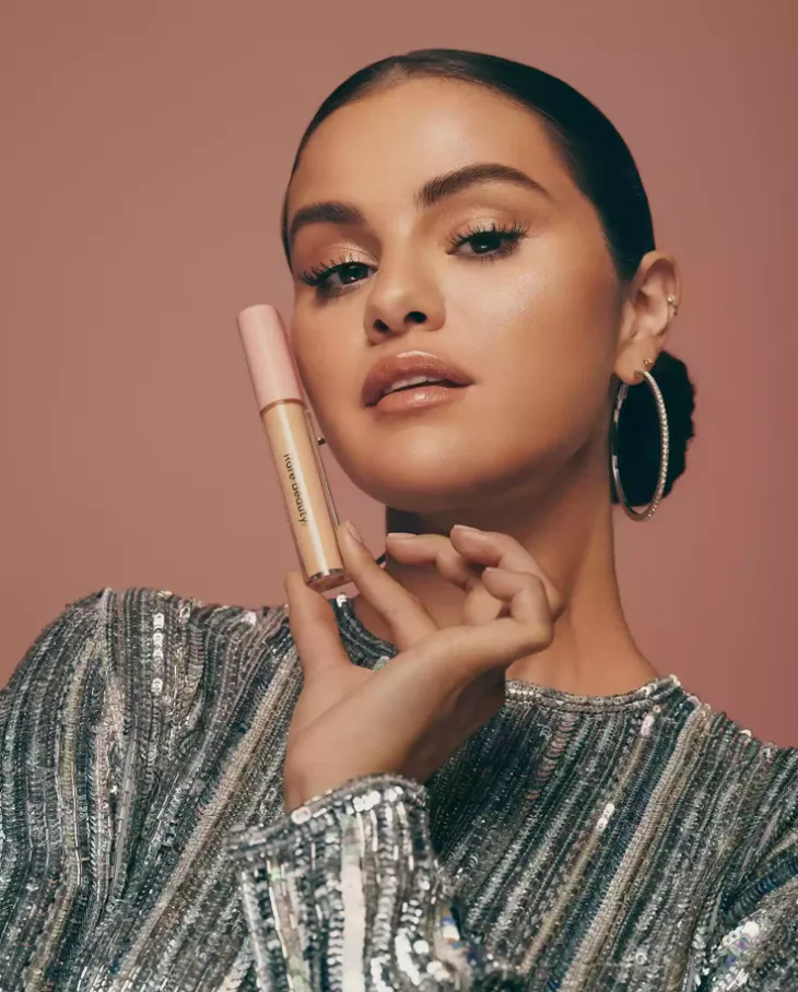Selena Gomez từng lo sợ hãng mĩ phẩm của mình thất bại - Ảnh 1. Selena Gomez từng lo sợ hãng mĩ phẩm của mình thất bại - Ảnh 1.