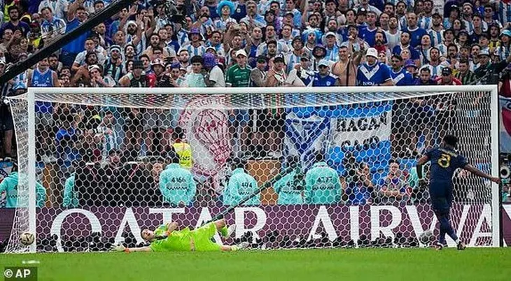 Cầu thủ Pháp bị phân biệt chủng tộc vì đá hỏng penalty - Ảnh 2.