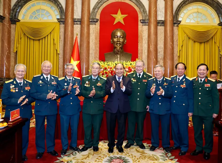 Chủ tịch nước Nguyễn Xuân Phúc gặp mặt cựu chiến binh Sư đoàn 361 - Ảnh 4. Chủ tịch nước Nguyễn Xuân Phúc gặp mặt cựu chiến binh Sư đoàn 361 - Ảnh 4.