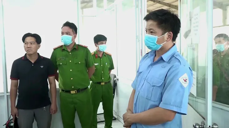Vụ đưa hối lộ để đăng kiểm: Bỏ qua lỗi của trên 70.000 phương tiện, thu lợi bất chính hơn 10 tỷ đồng - Ảnh 1. Vụ đưa hối lộ để đăng kiểm: Bỏ qua lỗi của trên 70.000 phương tiện, thu lợi bất chính hơn 10 tỷ đồng - Ảnh 1.