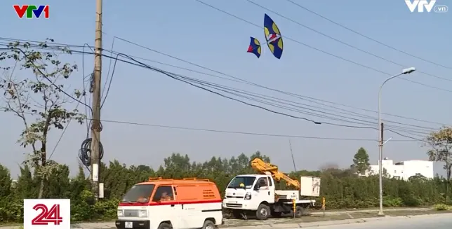EVN Hà Nội cảnh báo tình trạng vi phạm hành lang lưới điện dịp cuối năm - Ảnh 1. EVN Hà Nội cảnh báo tình trạng vi phạm hành lang lưới điện dịp cuối năm - Ảnh 1.