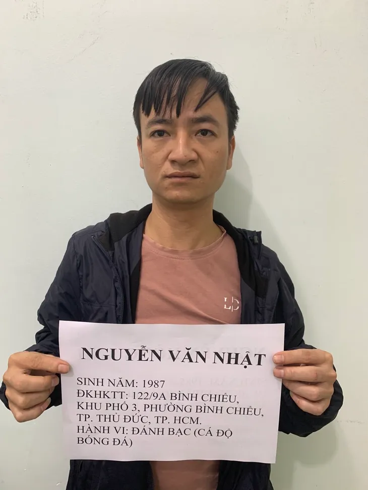 Bình Dương: Triệt phá đường dây cá độ bóng đá lên đến hơn 37 tỷ đồng - Ảnh 2. Bình Dương: Triệt phá đường dây cá độ bóng đá lên đến hơn 37 tỷ đồng - Ảnh 2.