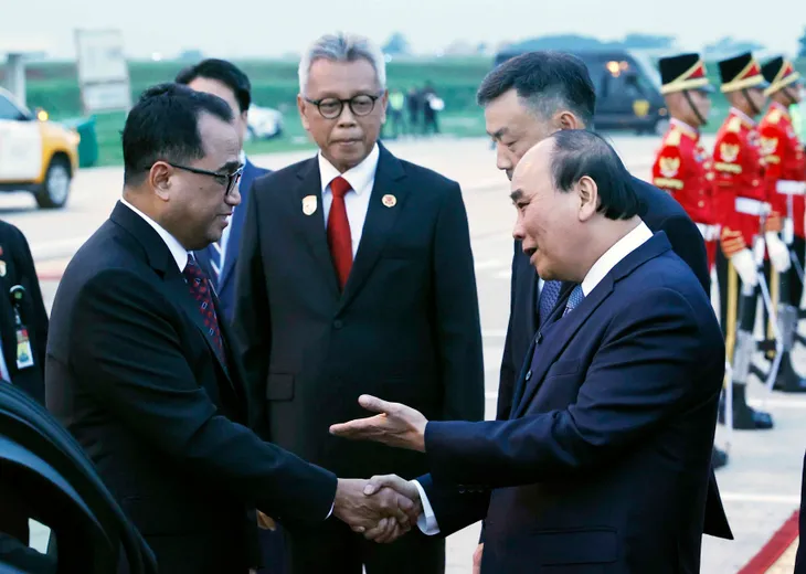 Chủ tịch nước Nguyễn Xuân Phúc bắt đầu chuyến thăm cấp Nhà nước đến Indonesia - Ảnh 2. Chủ tịch nước Nguyễn Xuân Phúc bắt đầu chuyến thăm cấp Nhà nước đến Indonesia - Ảnh 2.
