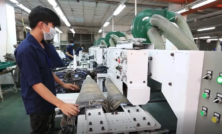Doanh nghiệp tận tụy với đơn hàng nhỏ lẻ, giữ chân người lao động - Ảnh 1. Doanh nghiệp tận tụy với đơn hàng nhỏ lẻ, giữ chân người lao động - Ảnh 1.