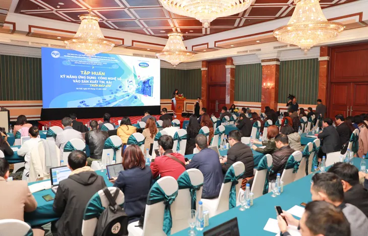 Vinamilk đồng hành trong khóa tập huấn kỹ năng ứng dụng công nghệ số vào sản xuất tin, bài báo chí - Ảnh 1. Vinamilk đồng hành trong khóa tập huấn kỹ năng ứng dụng công nghệ số vào sản xuất tin, bài báo chí - Ảnh 1.