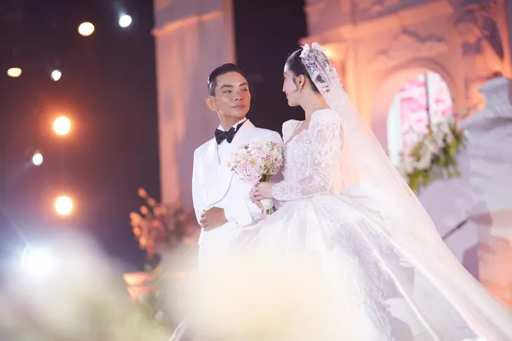 Đám cưới như cổ tích của Khánh Thi: Tôi đã tìm thấy chồng mình  - Ảnh 5.