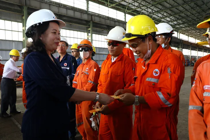 Phó Chủ tịch nước Võ Thị Ánh Xuân thăm, làm việc tại Liên doanh Việt - Nga Vietsovpetro - Ảnh 2. Phó Chủ tịch nước Võ Thị Ánh Xuân thăm, làm việc tại Liên doanh Việt - Nga Vietsovpetro - Ảnh 2.