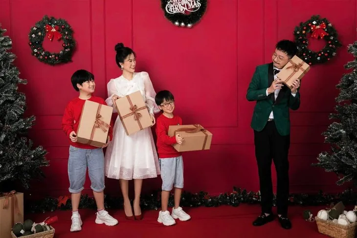 Sao Việt ngày 24/12: Không khí Giáng sinh ngập tràn! - Ảnh 8.