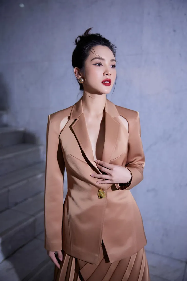 Quỳnh Lương đọ sắc với Khả Ngân - Ảnh 6. Quỳnh Lương đọ sắc với Khả Ngân - Ảnh 6.