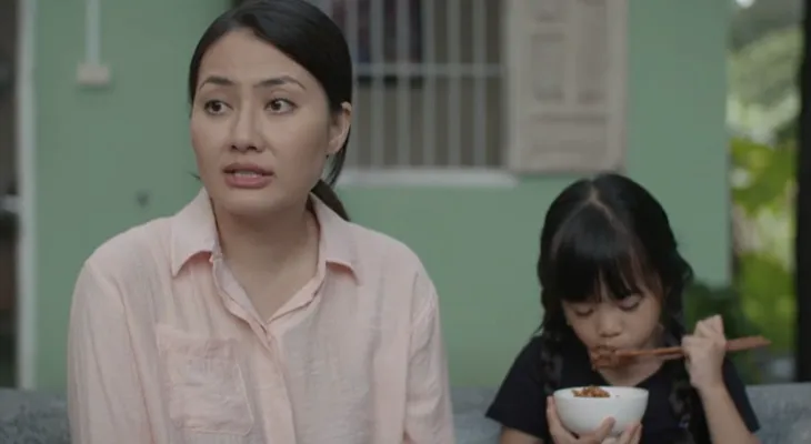 Mẹ rơm - Tập 31: Hồng bị lộ chuyện làm gái, Mô bị lừa ngay ngày làm việc đầu tiên - Ảnh 4. Mẹ rơm - Tập 31: Hồng bị lộ chuyện làm gái, Mô bị lừa ngay ngày làm việc đầu tiên - Ảnh 4.