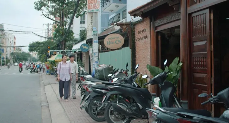 Mẹ rơm - Tập 31: Hồng bị lộ chuyện làm gái, Mô bị lừa ngay ngày làm việc đầu tiên - Ảnh 5. Mẹ rơm - Tập 31: Hồng bị lộ chuyện làm gái, Mô bị lừa ngay ngày làm việc đầu tiên - Ảnh 5.