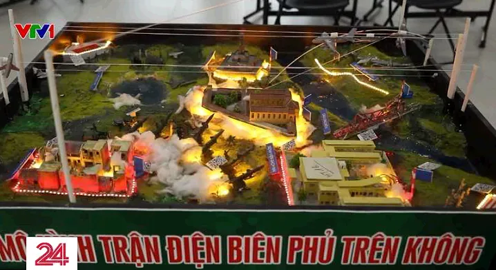 Nhóm học sinh tái hiện chiến dịch Điện Biên Phủ bằng sa bàn - Ảnh 1. Nhóm học sinh tái hiện chiến dịch Điện Biên Phủ bằng sa bàn - Ảnh 1.