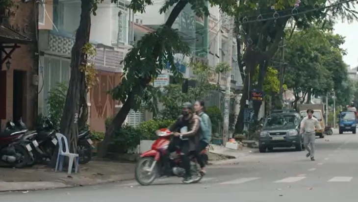 Mẹ rơm - Tập 31: Hồng bị lộ chuyện làm gái, Mô bị lừa ngay ngày làm việc đầu tiên - Ảnh 8. Mẹ rơm - Tập 31: Hồng bị lộ chuyện làm gái, Mô bị lừa ngay ngày làm việc đầu tiên - Ảnh 8.