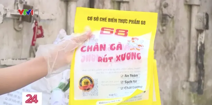 Chân gà bẩn bốc mùi “đội lốt” hàng chất lượng tuồn ra thị trường - Ảnh 2. Chân gà bẩn bốc mùi “đội lốt” hàng chất lượng tuồn ra thị trường - Ảnh 2.