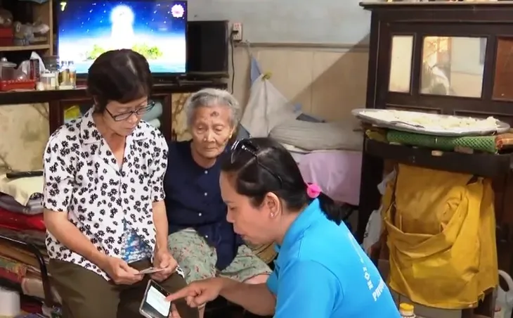TP Hồ Chí Minh nỗ lực bao phủ bảo hiểm y tế - Ảnh 1. TP Hồ Chí Minh nỗ lực bao phủ bảo hiểm y tế - Ảnh 1.