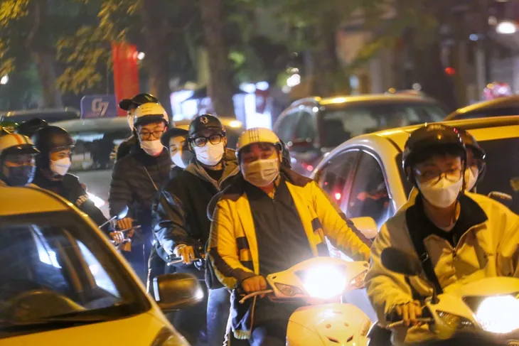 Việt Nam đón đêm Giáng sinh trong tiết trời se lạnh - Ảnh 11. Việt Nam đón đêm Giáng sinh trong tiết trời se lạnh - Ảnh 11.