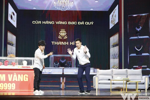 Gala cười 2023: Muôn biểu cảm hài hước của Trung Ruồi khi... cướp tiệm vàng - Ảnh 7. Gala cười 2023: Muôn biểu cảm hài hước của Trung Ruồi khi... cướp tiệm vàng - Ảnh 7.