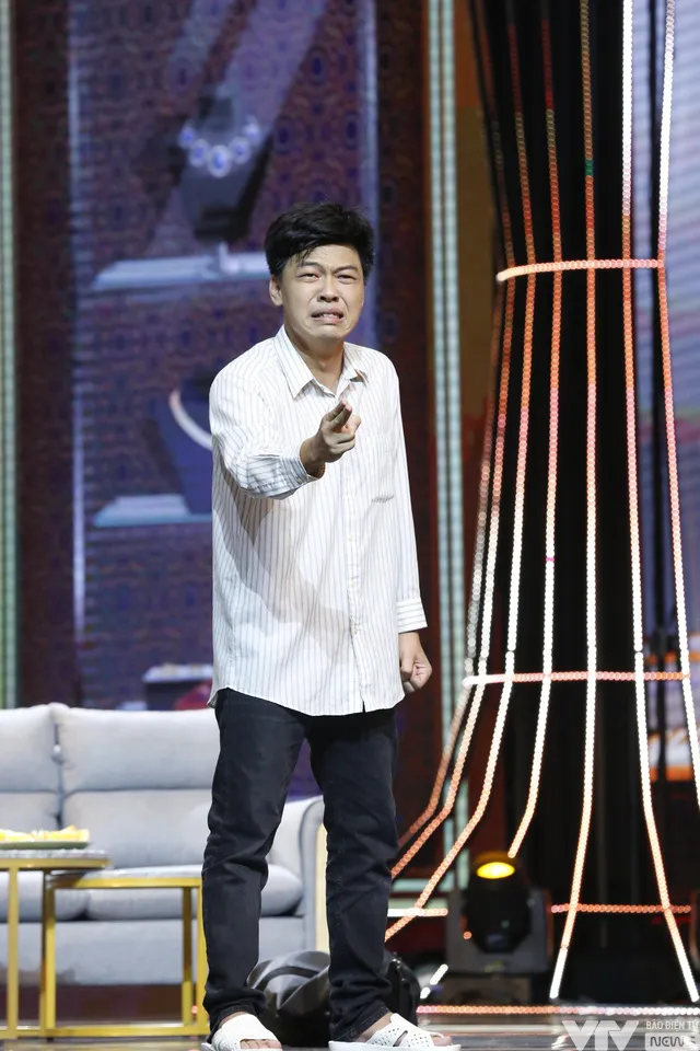 Gala cười 2023: Muôn biểu cảm hài hước của Trung Ruồi khi... cướp tiệm vàng - Ảnh 11. Gala cười 2023: Muôn biểu cảm hài hước của Trung Ruồi khi... cướp tiệm vàng - Ảnh 11.