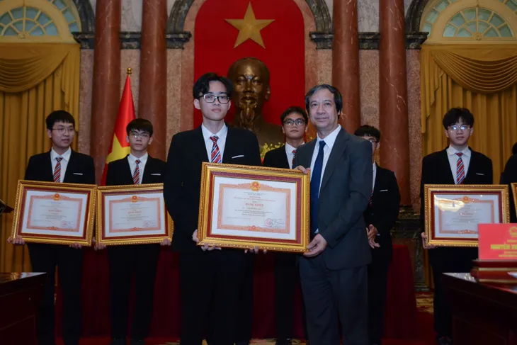 ‘Những nhân tài trẻ có khát khao, chiếm lĩnh những đỉnh cao trí tuệ để phục vụ sự phát triển của Việt Nam’ - Ảnh 4. ‘Những nhân tài trẻ có khát khao, chiếm lĩnh những đỉnh cao trí tuệ để phục vụ sự phát triển của Việt Nam’ - Ảnh 4.