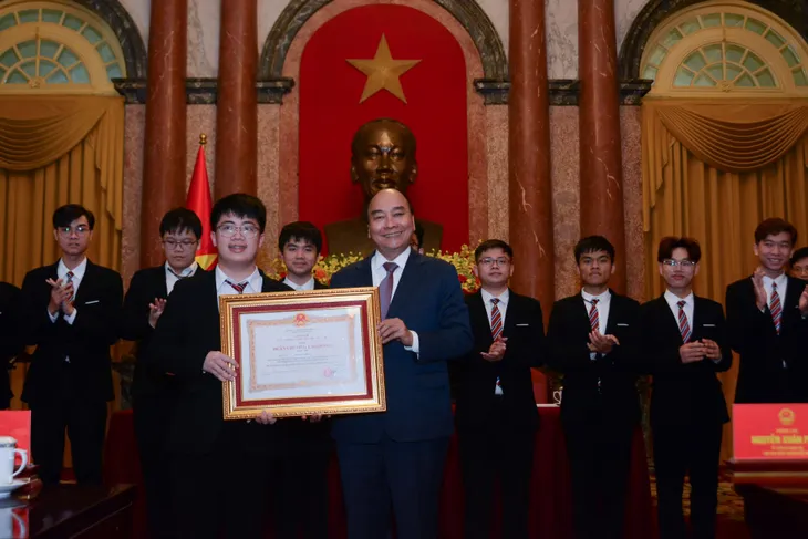 ‘Những nhân tài trẻ có khát khao, chiếm lĩnh những đỉnh cao trí tuệ để phục vụ sự phát triển của Việt Nam’ - Ảnh 3. ‘Những nhân tài trẻ có khát khao, chiếm lĩnh những đỉnh cao trí tuệ để phục vụ sự phát triển của Việt Nam’ - Ảnh 3.