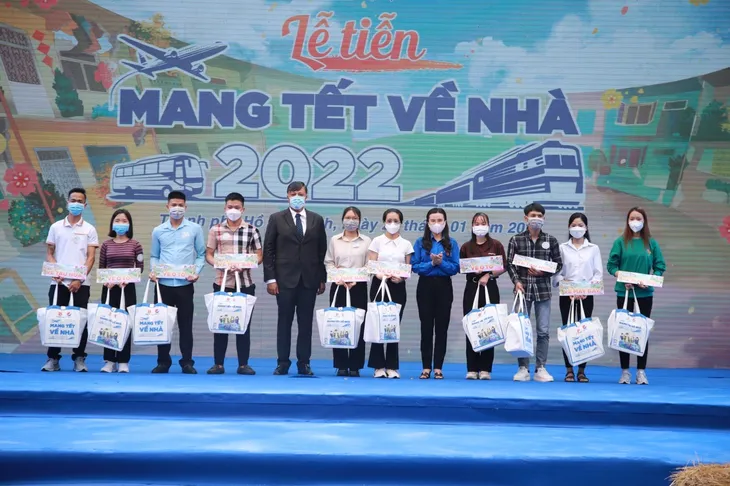 Tiếp tục hành trình ý nghĩa “Mang Tết về nhà” 2023 - Ảnh 1.