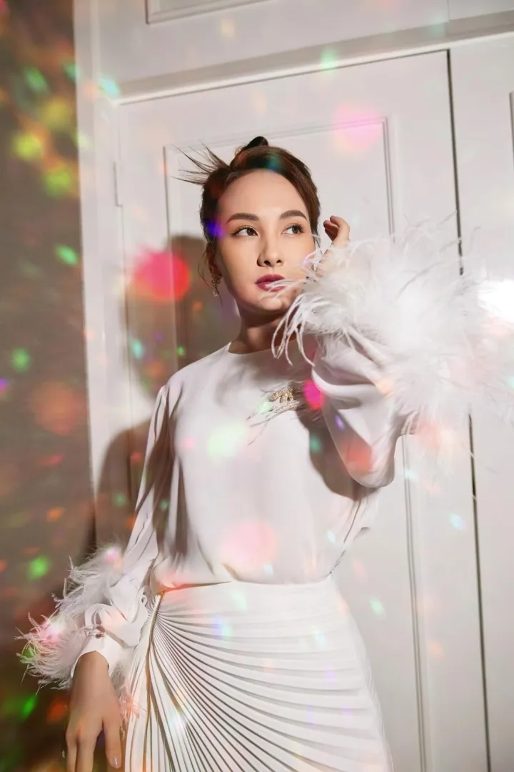 Sao Việt ngày 28/12: Vợ chồng NSND Trung Anh kỷ niệm 25 năm ngày cưới, Võ Hoàng Yến uống trà giải nghiệp cuối năm - Ảnh 7. Sao Việt ngày 28/12: Vợ chồng NSND Trung Anh kỷ niệm 25 năm ngày cưới, Võ Hoàng Yến uống trà giải nghiệp cuối năm - Ảnh 7.